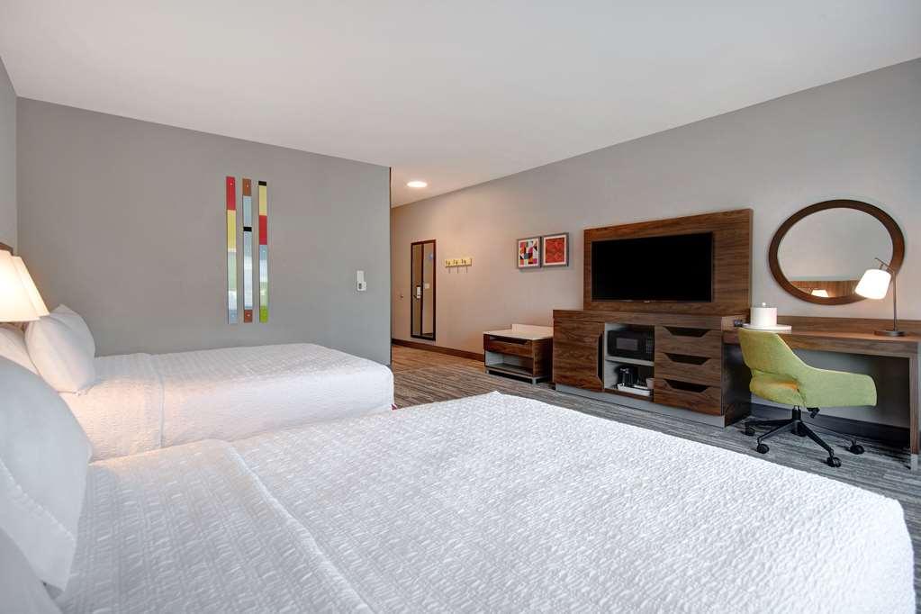 Hampton Inn & Suites Ontario Ранчо-Кукамонга Номер фото