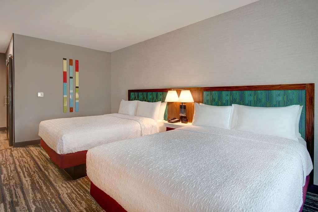 Hampton Inn & Suites Ontario Ранчо-Кукамонга Номер фото