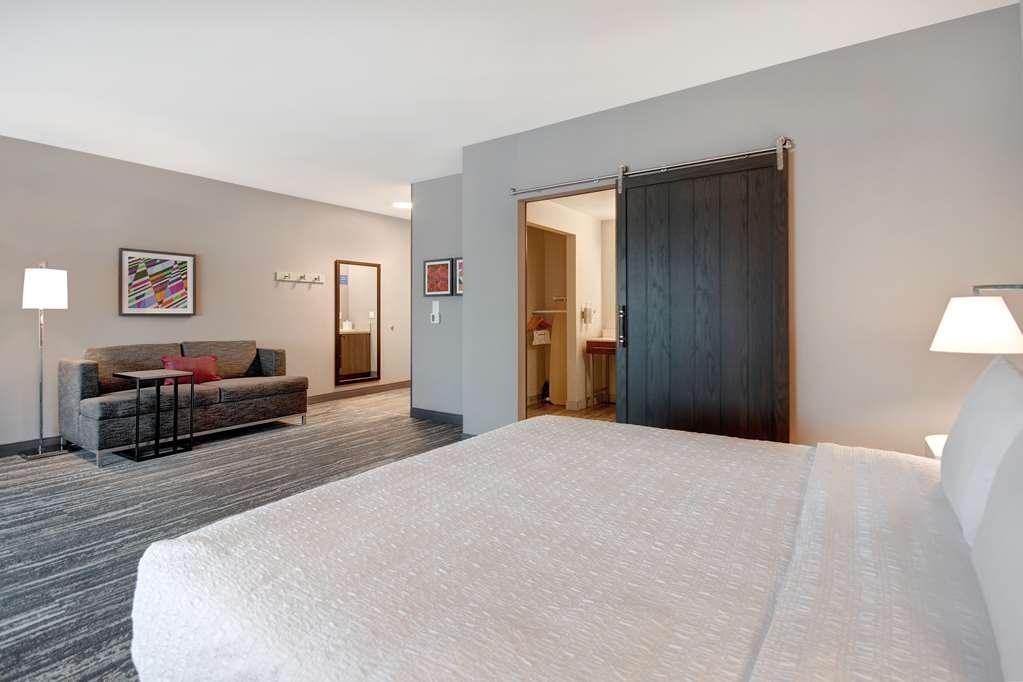 Hampton Inn & Suites Ontario Ранчо-Кукамонга Номер фото