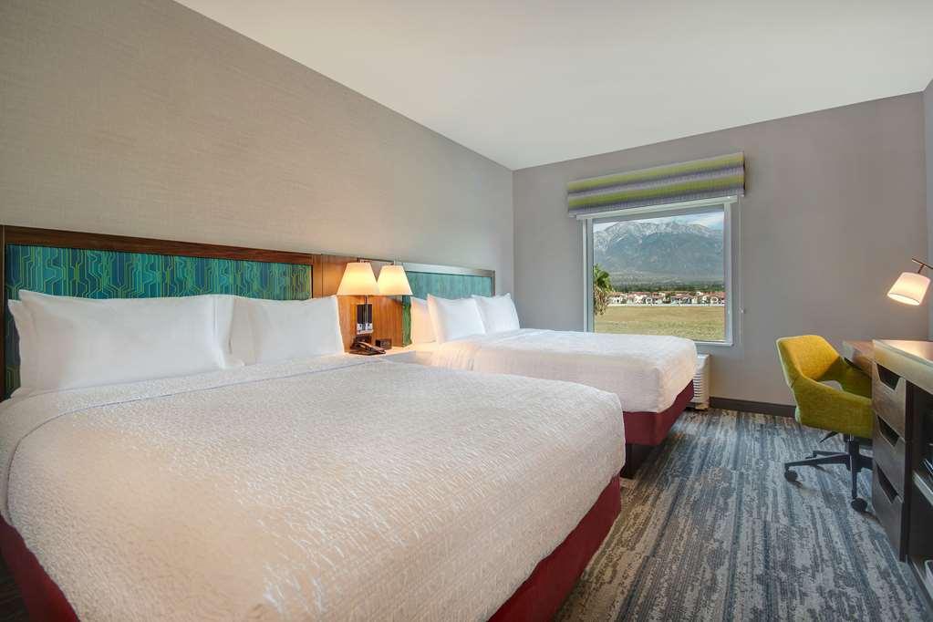 Hampton Inn & Suites Ontario Ранчо-Кукамонга Номер фото