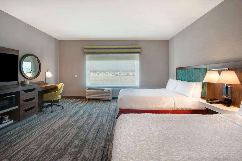 Hampton Inn & Suites Ontario Ранчо-Кукамонга Номер фото