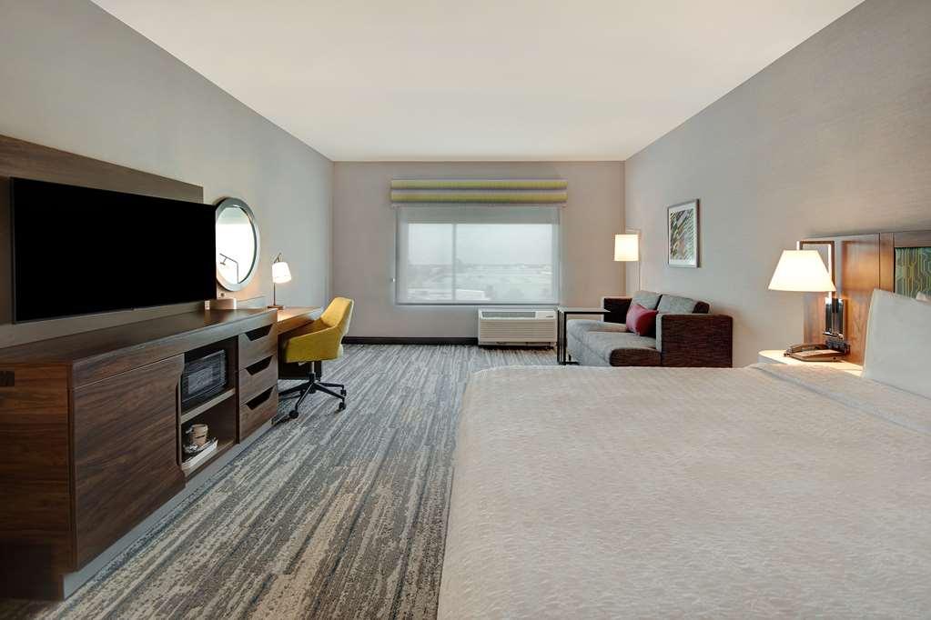 Hampton Inn & Suites Ontario Ранчо-Кукамонга Номер фото