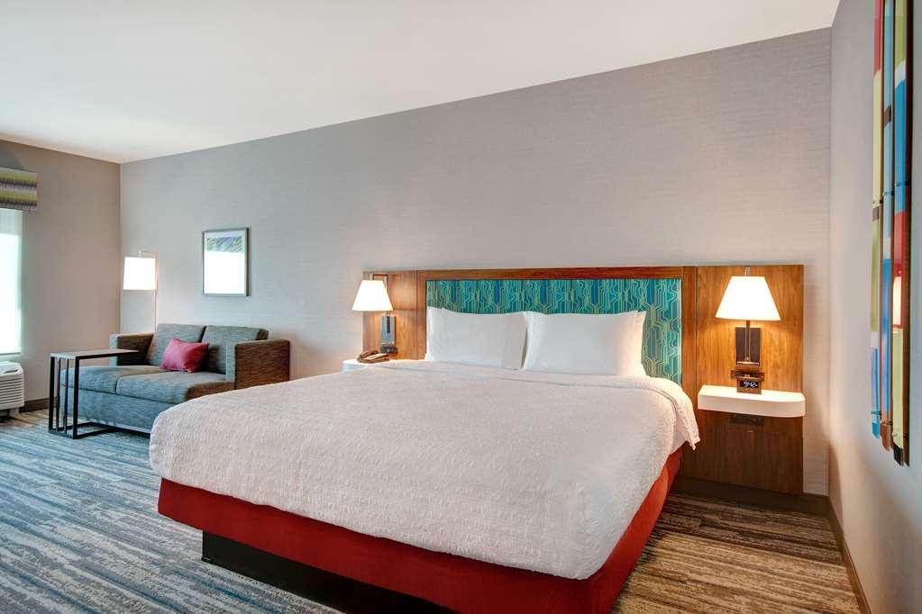 Hampton Inn & Suites Ontario Ранчо-Кукамонга Номер фото