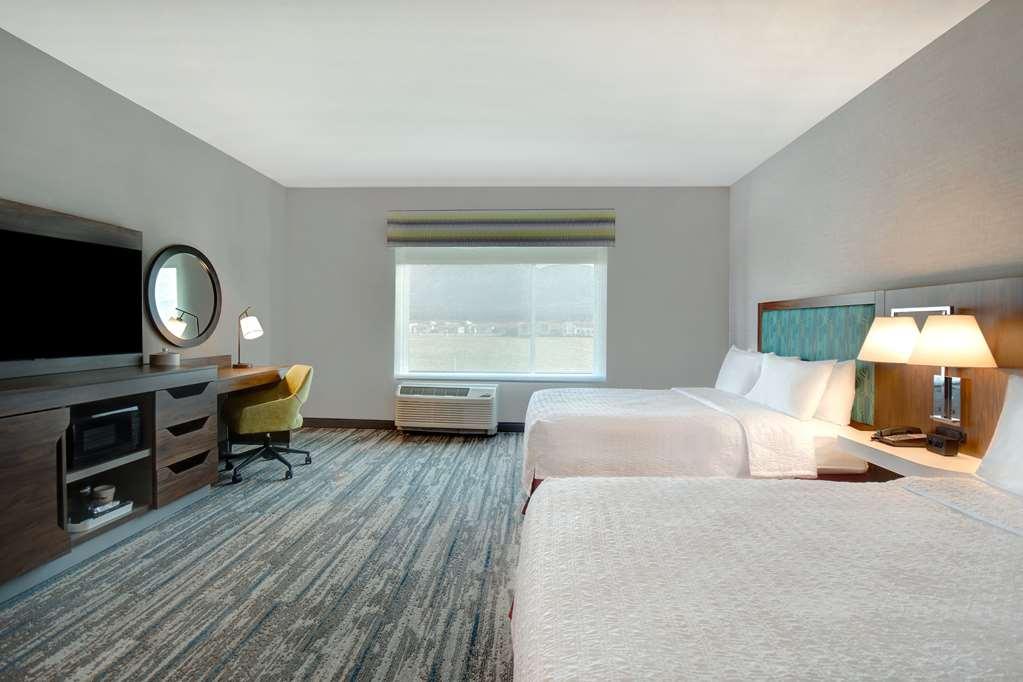 Hampton Inn & Suites Ontario Ранчо-Кукамонга Номер фото