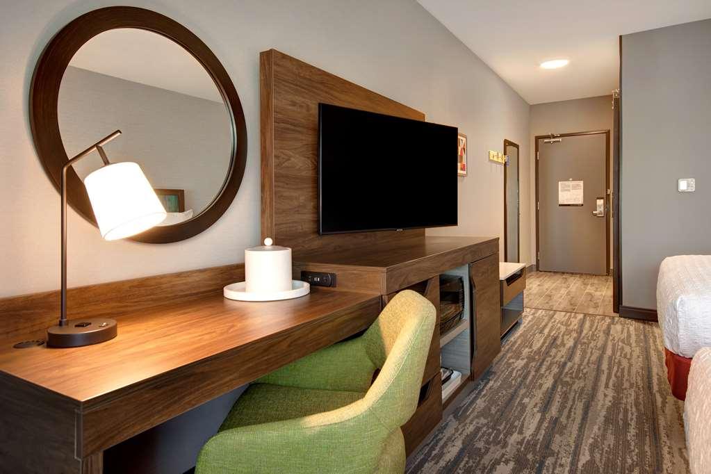 Hampton Inn & Suites Ontario Ранчо-Кукамонга Номер фото