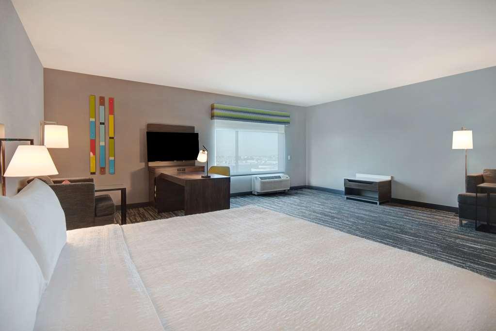 Hampton Inn & Suites Ontario Ранчо-Кукамонга Номер фото