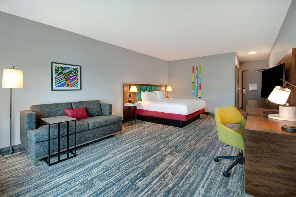 Hampton Inn & Suites Ontario Ранчо-Кукамонга Номер фото